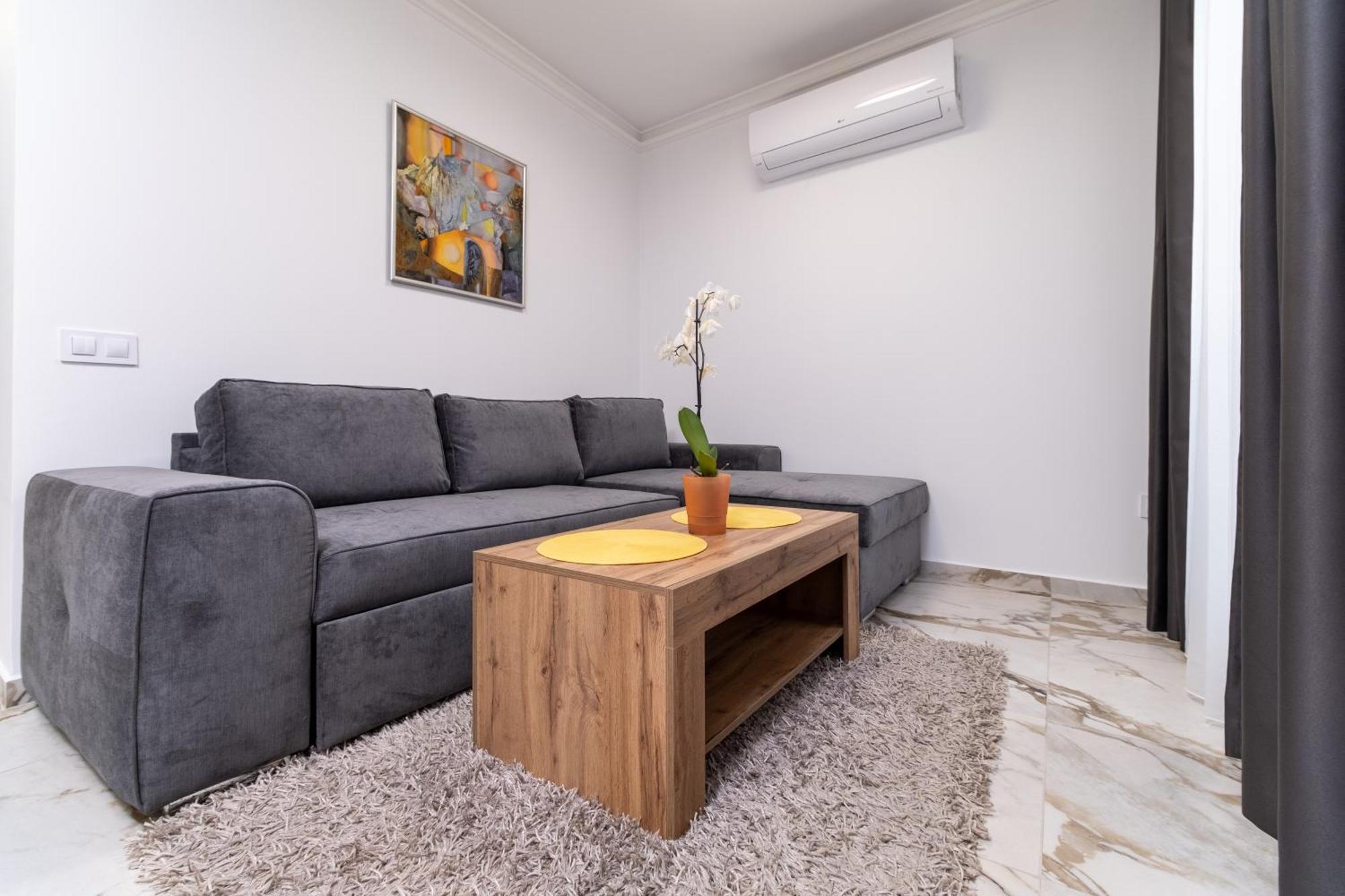 Modern 1-Bedroom Apartments Plovdiv Exteriör bild