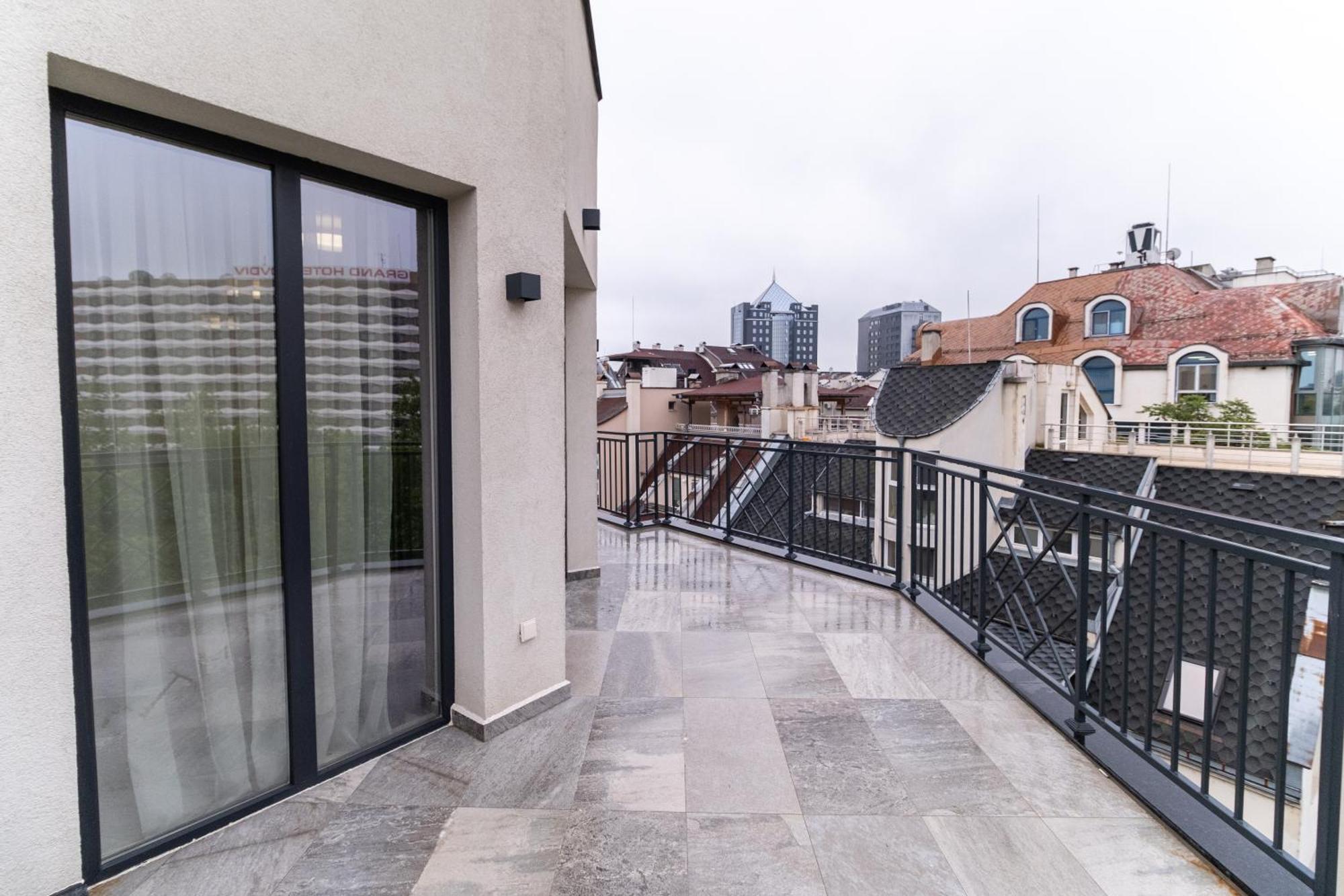 Modern 1-Bedroom Apartments Plovdiv Exteriör bild
